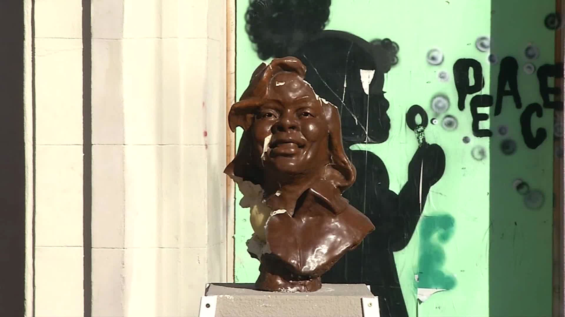 Breonna Taylor bust